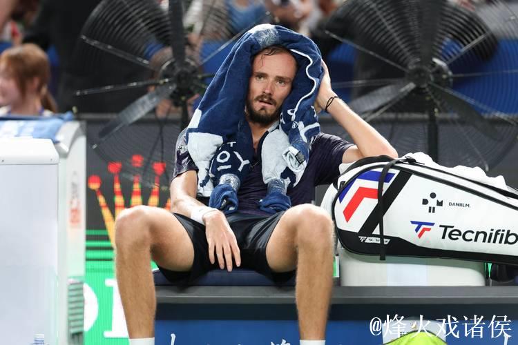 完胜德米纳尔 ATP上海大师赛梅德韦杰夫晋级四强 完胜德米纳尔 ATP上海大师赛梅德韦杰夫晋级四强